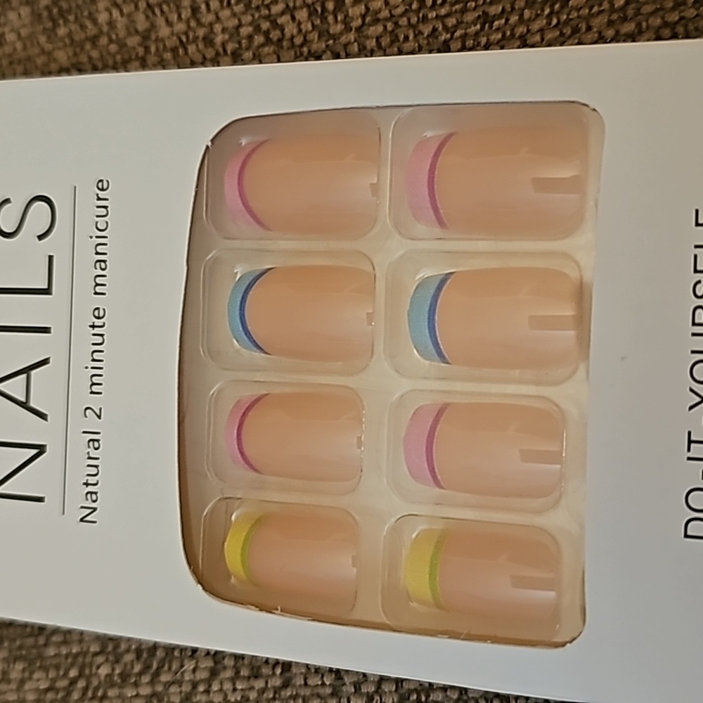 Press on nails